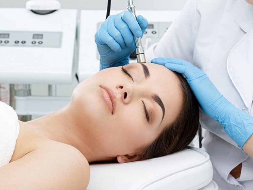 If you’re looking for a youthful complexion without the downtime and risks of surgery !